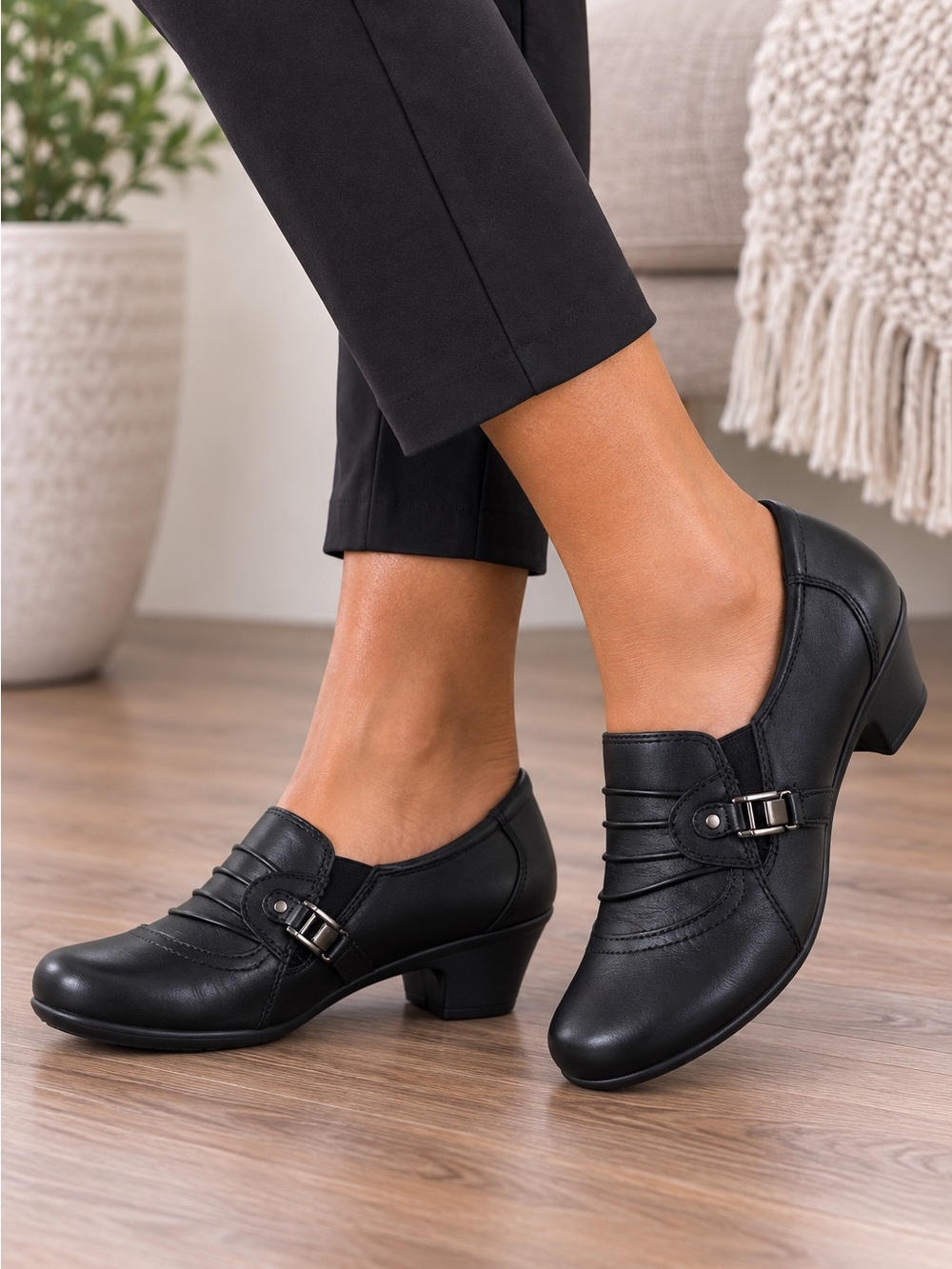 Earth Origins Women’s Black Leather Round Toe Buckle Comfort Pumps 8W